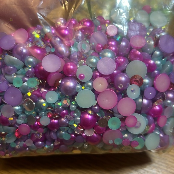 Loose resin rhinestones and pearls - Picture 1 of 6
